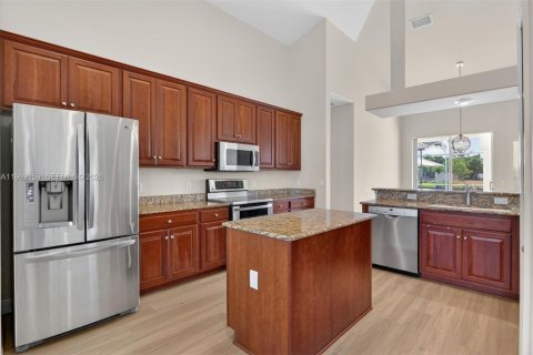 Villa ou maison à vendre à Cape Coral, Floride: 3 chambres № 2186891 - photo 2