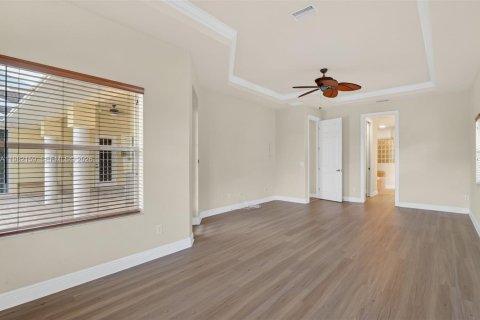 Villa ou maison à vendre à Cape Coral, Floride: 3 chambres № 2186891 - photo 11