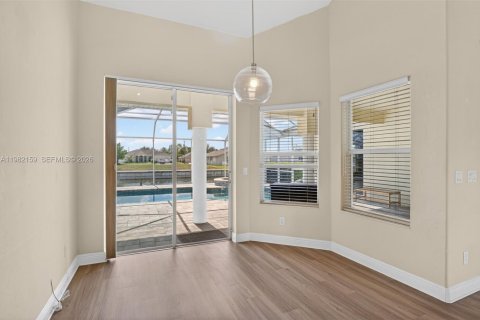 Villa ou maison à vendre à Cape Coral, Floride: 3 chambres № 2186891 - photo 10
