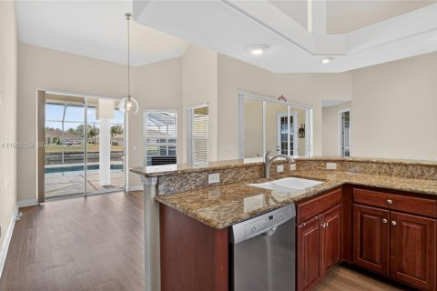 Villa ou maison à vendre à Cape Coral, Floride: 3 chambres № 2186891 - photo 9