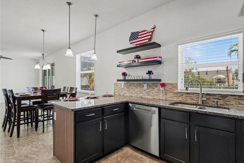 Villa ou maison à louer à Apollo Beach, Floride: 4 chambres, 251.39 m2 № 2400994 - photo 8