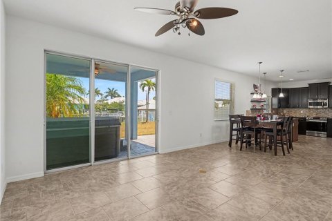 Villa ou maison à louer à Apollo Beach, Floride: 4 chambres, 251.39 m2 № 2400994 - photo 12