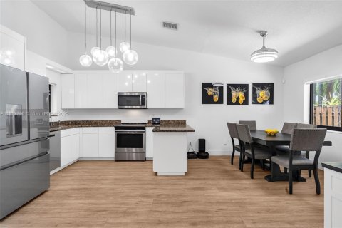 Купить виллу или дом в Майами, Флорида 3 спальни, 139.07м2, № 1972932 - фото 11