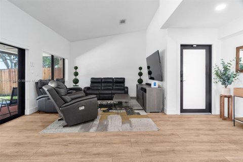 Купить виллу или дом в Майами, Флорида 3 спальни, 139.07м2, № 1972932 - фото 15