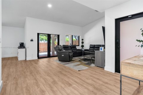 Купить виллу или дом в Майами, Флорида 3 спальни, 139.07м2, № 1972932 - фото 19