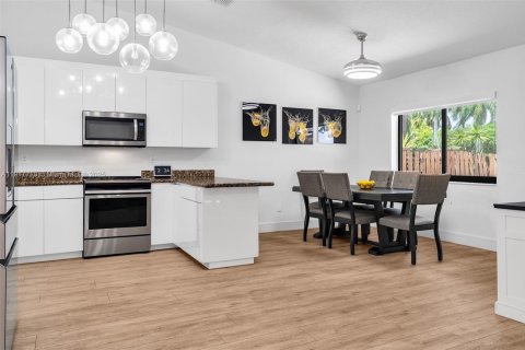 Купить виллу или дом в Майами, Флорида 3 спальни, 139.07м2, № 1972932 - фото 16