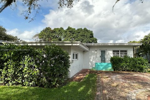 House in El Portal, Florida 3 bedrooms, 138.98 sq.m. № 1820018 - photo 2
