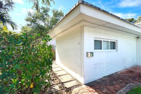 House in El Portal, Florida 3 bedrooms, 138.98 sq.m. № 1820018 - photo 24