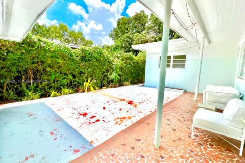 House in El Portal, Florida 3 bedrooms, 138.98 sq.m. № 1820018 - photo 30