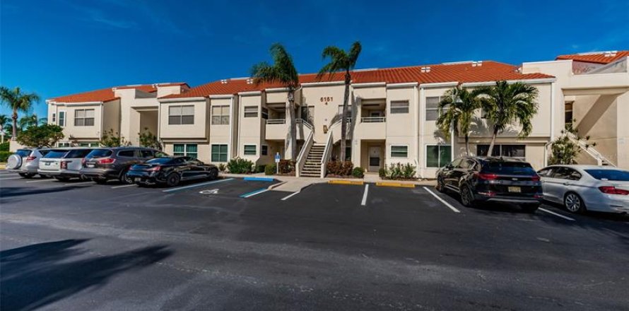 Condo à Saint Petersburg, Floride, 2 chambres № 225459