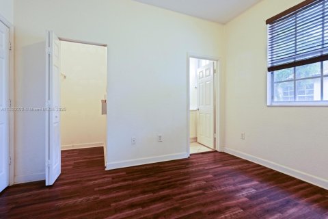 Townhouse in Cutler Bay, Florida 3 bedrooms, 123.1 sq.m. № 1800782 - photo 11