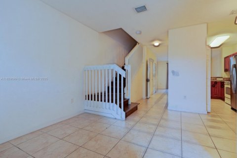Townhouse in Cutler Bay, Florida 3 bedrooms, 123.1 sq.m. № 1800782 - photo 2