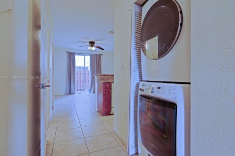 Townhouse in Cutler Bay, Florida 3 bedrooms, 123.1 sq.m. № 1800782 - photo 9