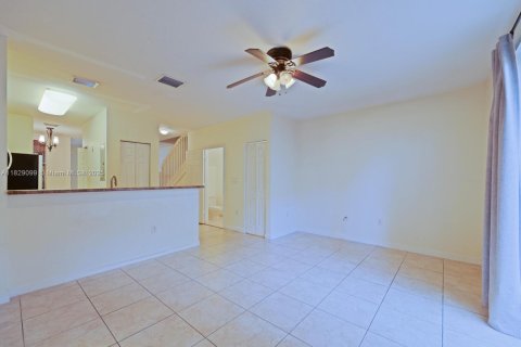 Townhouse in Cutler Bay, Florida 3 bedrooms, 123.1 sq.m. № 1800782 - photo 8