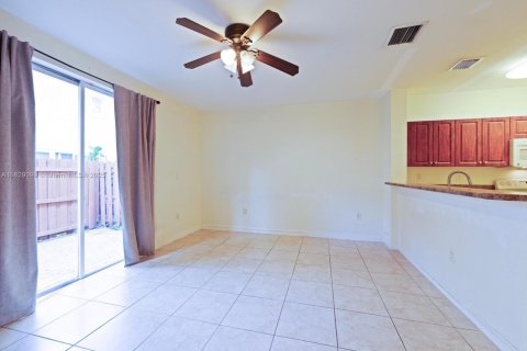 Townhouse in Cutler Bay, Florida 3 bedrooms, 123.1 sq.m. № 1800782 - photo 7