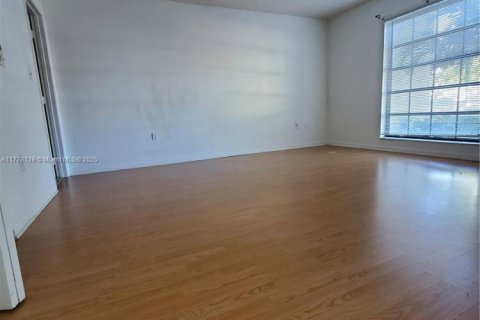 Condo in Lauderhill, Florida, 1 bedroom  № 1868585 - photo 13