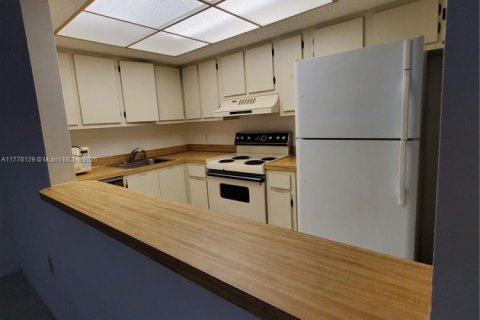 Condo in Lauderhill, Florida, 1 bedroom  № 1868585 - photo 9