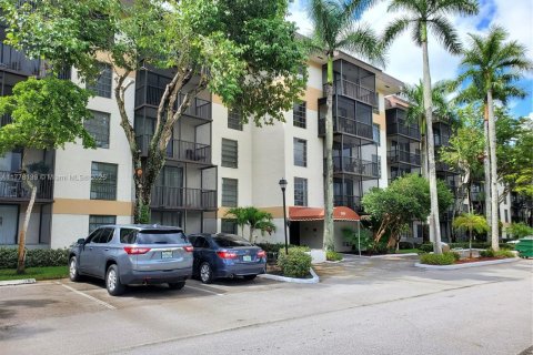 Condo in Lauderhill, Florida, 1 bedroom  № 1868585 - photo 2