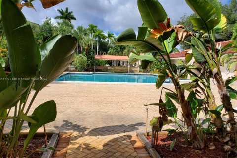 Condo in Lauderhill, Florida, 1 bedroom  № 1868585 - photo 1