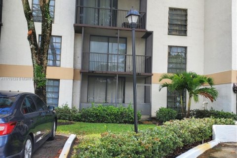 Condo in Lauderhill, Florida, 1 bedroom  № 1868585 - photo 3