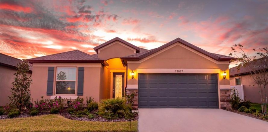 House in Riverview, Florida 3 bedrooms, 185.8 sq.m. № 2150229