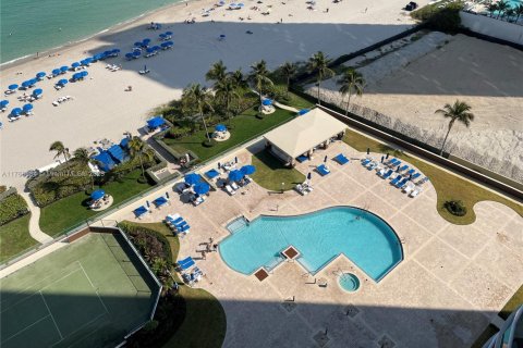 Copropriété à louer à Sunny Isles Beach, Floride: 2 chambres, 147.71 m2 № 1985465 - photo 10