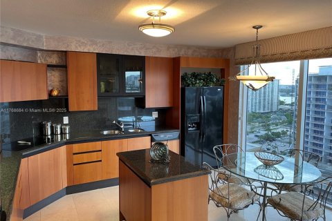 Copropriété à louer à Sunny Isles Beach, Floride: 2 chambres, 147.71 m2 № 1985465 - photo 6