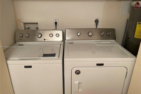 Copropriété à louer à Sunny Isles Beach, Floride: 2 chambres, 147.71 m2 № 1985465 - photo 18