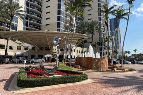 Copropriété à louer à Sunny Isles Beach, Floride: 2 chambres, 147.71 m2 № 1985465 - photo 1