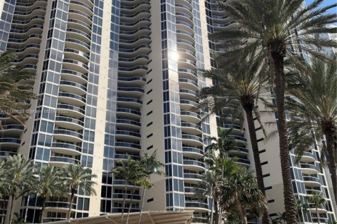 Copropriété à louer à Sunny Isles Beach, Floride: 2 chambres, 147.71 m2 № 1985465 - photo 19