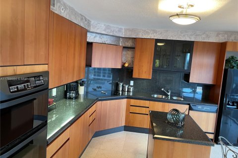 Copropriété à louer à Sunny Isles Beach, Floride: 2 chambres, 147.71 m2 № 1985465 - photo 7