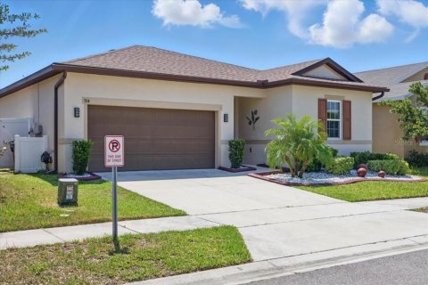 House in Haines City, Florida 3 bedrooms, 139.35 sq.m. № 1775617 - photo 1
