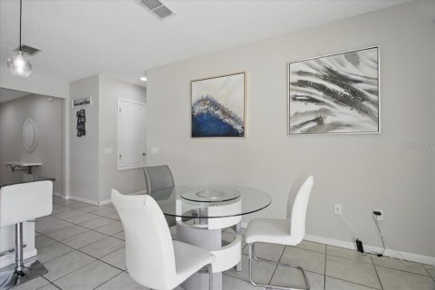 House in Haines City, Florida 3 bedrooms, 139.35 sq.m. № 1775617 - photo 4