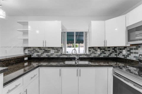 Купить кондоминиум в Майами, Флорида 4 спальни, 157.93м2, № 1986112 - фото 10