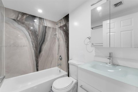 Купить кондоминиум в Майами, Флорида 4 спальни, 157.93м2, № 1986112 - фото 11