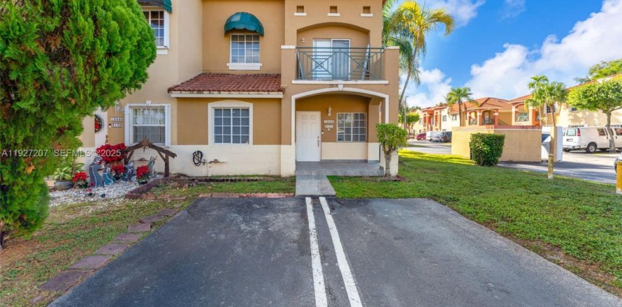 Кондоминиум с 4 спальнями в Майами, Флорида № 1986112