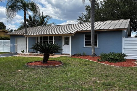 Casa en alquiler en Miami, Florida, 3 dormitorios № 1993286 - foto 2