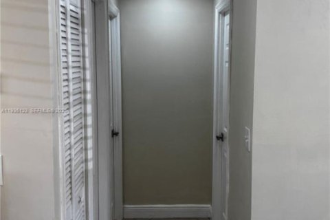 Casa en alquiler en Miami, Florida, 3 dormitorios № 1993286 - foto 20