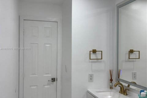 Casa en alquiler en Miami, Florida, 3 dormitorios № 1993286 - foto 9