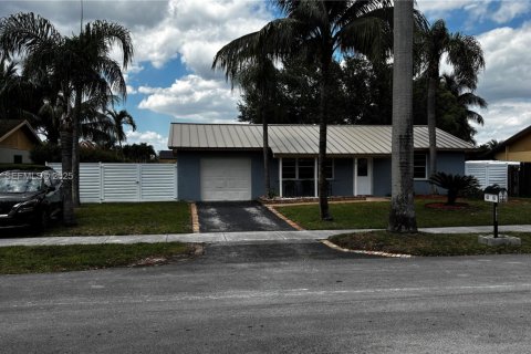 Casa en alquiler en Miami, Florida, 3 dormitorios № 1993286 - foto 4