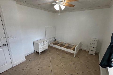 Casa en alquiler en Miami, Florida, 3 dormitorios № 1993286 - foto 15
