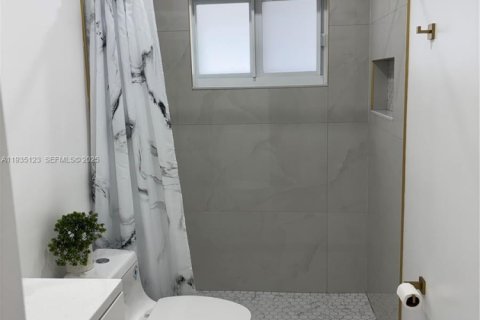 Casa en alquiler en Miami, Florida, 3 dormitorios № 1993286 - foto 8