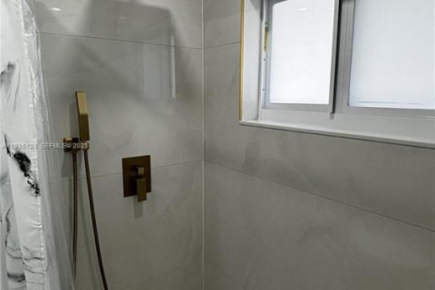 Casa en alquiler en Miami, Florida, 3 dormitorios № 1993286 - foto 14