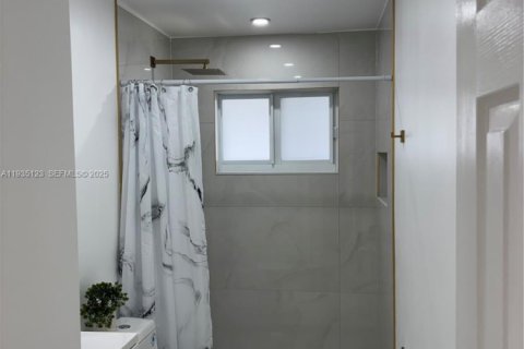 Casa en alquiler en Miami, Florida, 3 dormitorios № 1993286 - foto 7