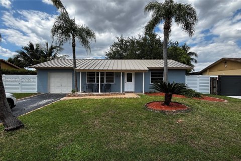 Casa en alquiler en Miami, Florida, 3 dormitorios № 1993286 - foto 1