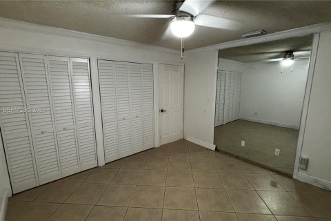 Casa en alquiler en Miami, Florida, 3 dormitorios № 1993286 - foto 18