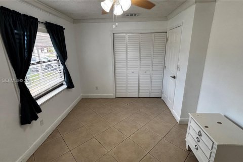 Casa en alquiler en Miami, Florida, 3 dormitorios № 1993286 - foto 16