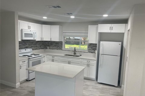 Villa ou maison à louer à Tampa, Floride: 3 chambres, 108.14 m2 № 1720321 - photo 4