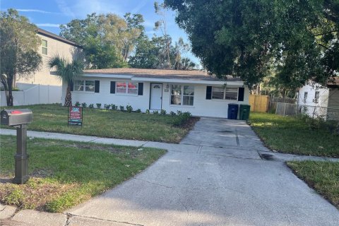 Villa ou maison à louer à Tampa, Floride: 3 chambres, 108.14 m2 № 1720321 - photo 1