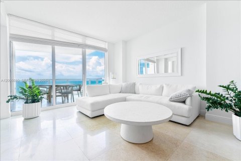 Condo in Miami Beach, Florida, 3 bedrooms  № 2069647 - photo 23